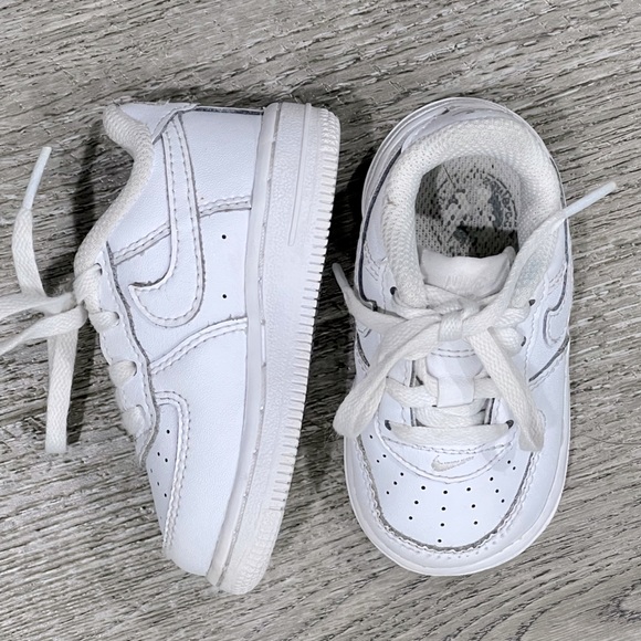Toddler baby shoes - Nike Air Force 1s - Size 4c - Picture 3 of 6